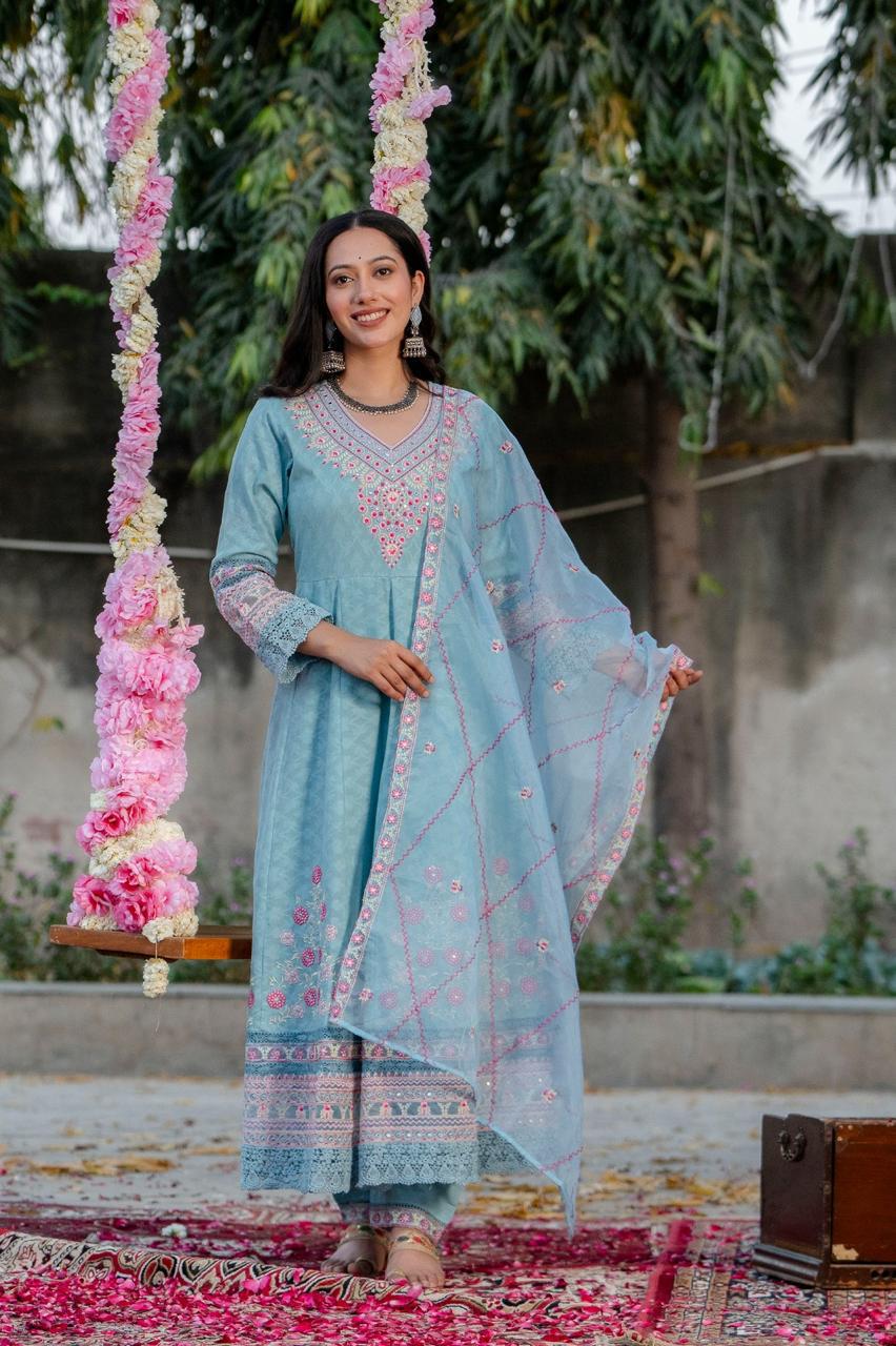 Light Blue Floral Embroidered Kurta Set Mulson with Chiffon Dupatta