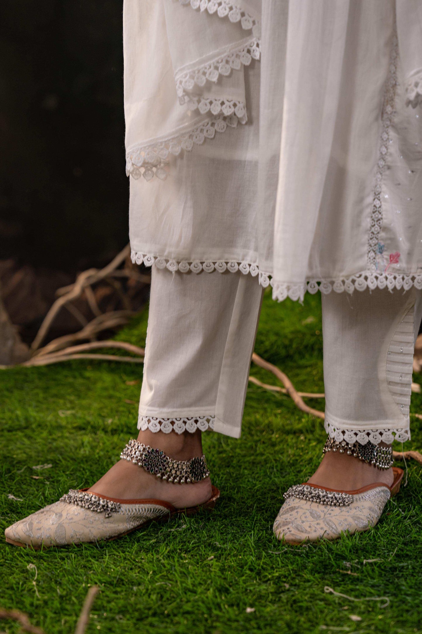 White Cotton Blend Kurta Set with Pink Embroidery and Soft Dupatta