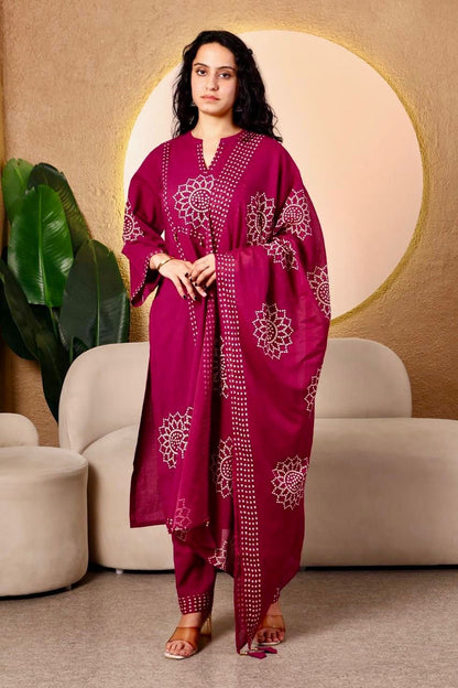 Women’s Magenta Bandhani Print Kurta Pant Dupatta Set