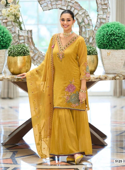 Pakistani suit