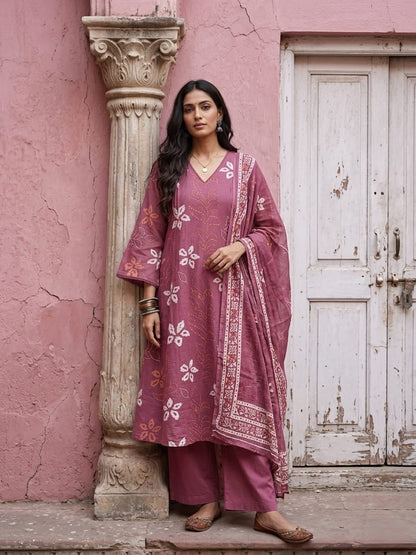 This look carries a calm, heritage-inspired elegance—perfectly in line with Mulson’s aesthetic.