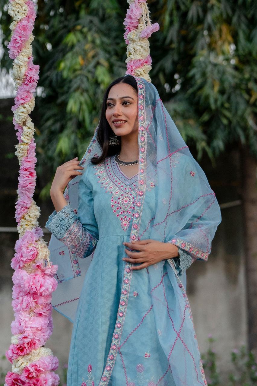 Light Blue Floral Embroidered Kurta Set Mulson  with Chiffon Dupatta