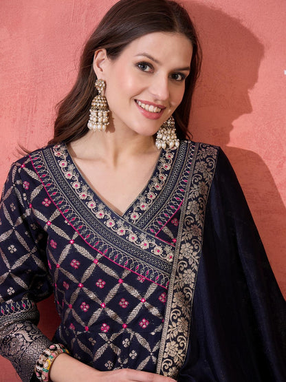 Ankara kali Mulson Magenta Embroidered Kurta Set with